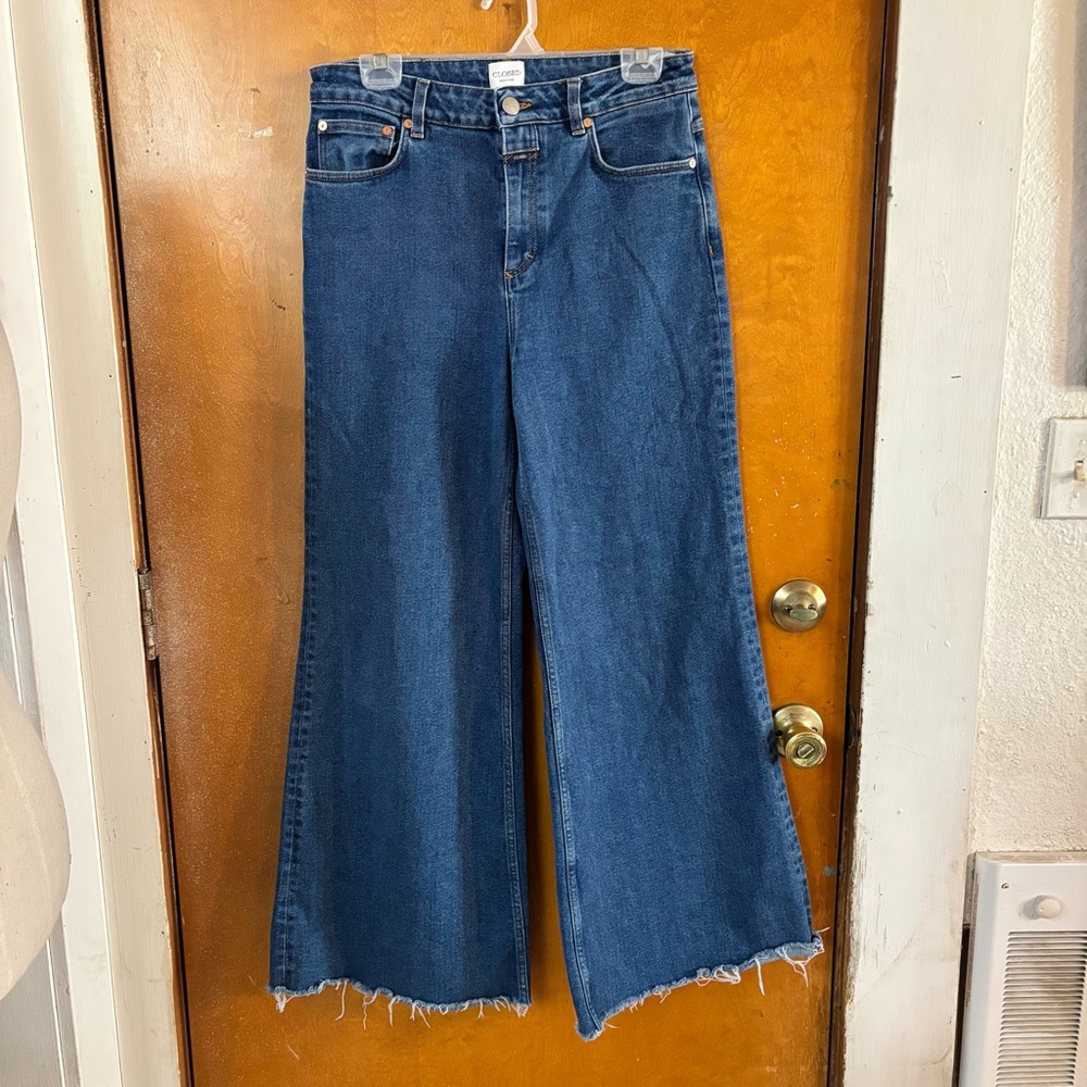 Closed Wide Leg jeans.  Glow up ! Frayed hem. Size 30